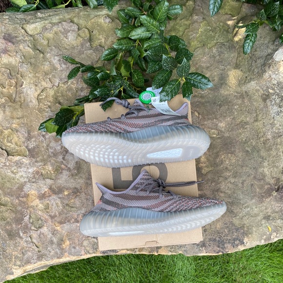 Yeezy 350 V2 beluga 1.0 - Picture 2 of 10